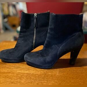 women’s navy boots size 8.5
